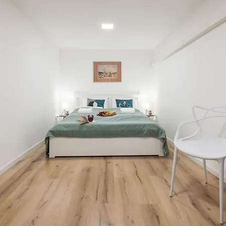 3br Duplex With Terrace Apartment *